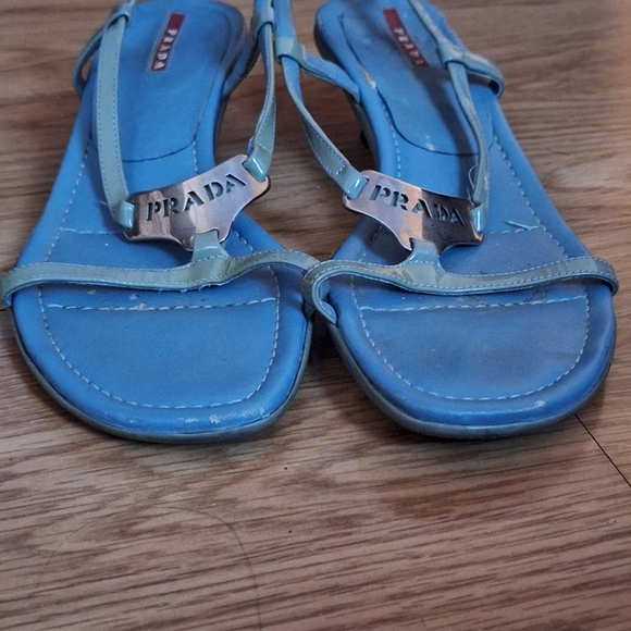 PRADA Patent Leather Kitten Heels BIG LOGO Blue Sandals Size 40/10 - Picture 2 of 10